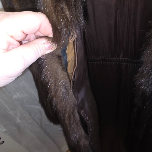 R.M. TAYLOR CO. FUR COAT - Picture 13 of 15